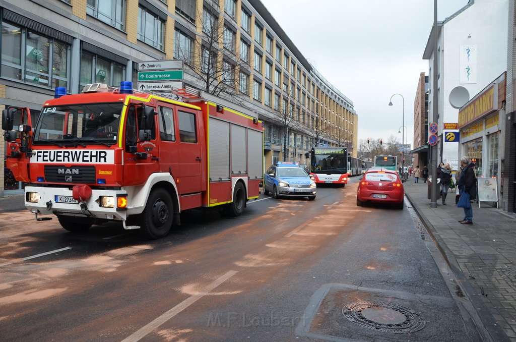 Stadtbus fing Feuer Koeln Muelheim Frankfurterstr Wiener Platz P302.JPG